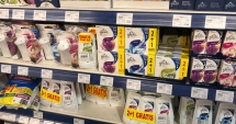 Stire din Social : Dai un ban, dar știi că… nu-l mai ai! Cum ne păcălesc supermarketurile / Galerie FOTO