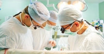 Stire din Sănătate : Copil de un an operat, după ce a înghițit o monedă