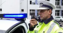 Stire din Eveniment : Polițist mușcat de câine în timpul executării unui ordin de protecție. Suspectul a fugit în pădure