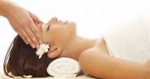 Stire din Sănătate : Ora de cosmetică. Soluția cea mai  la îndemână pentru reîntinerirea pielii
