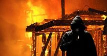 Stire din Eveniment : Orbit de gelozie, a incendiat casa fostei sale iubite. Femeia se afla înăuntru cu cei doi copii ai săi