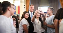Stire din Cultură-Educație : Iohannis, la deschiderea anului școlar: Reformele în educație au stat mai mult sub semnul "un pas înainte, doi înapoi"