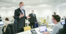 Stire din Politică-Administrație : Klaus Iohannis a vizitat Call center-ul DSP Bucureşti