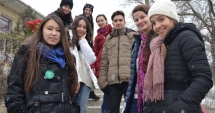 Stire din Cultură-Educație : Elevii de la Ovidius au oferit cadouri copiilor din Galița