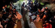 Stire din Eveniment : VIDEO: 27 de migranți ajutați de două călăuze, cu o ambarcaţiune turcească, descoperiți de polițiștii de frontieră