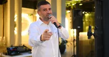 Stire din Interviu : Hari Gromoșteanu, omul din spatele aplauzelor. „Prima dragoste a fost teatrul!”