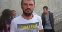 Stire din Eveniment : RĂZBUNARE CU PUMNI în plină stradă / "Unul dintre cei care ne-au atacat este dealer de etnobotanice" / Galerie foto și video