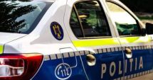 Stire din Eveniment : A lovit patru mașini parcate pe marginea drumului apoi s-a răsturnat