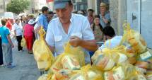 Stire din Social : Asistență medicală  și apă gratuită  la punctele de distribuție  a pachetelor alimentare