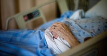 Stire din Eveniment : Pacientă de 79 de ani, moartă după ore întregi fără îngrijire medicală. Fiica ei a cerut ajutor