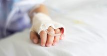 Stire din Eveniment : Fetiţa de 3 ani, spălată pe cap cu insecticid, în moarte cerebrală