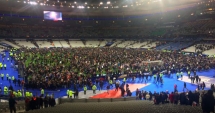 Stire din Sport : Clipe de groază pe stadion. Un fan, împușcat mortal, doi răniți grav