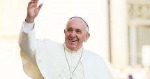 Stire din Actualitate : De Ziua Internațională pentru eliminarea violenței împotriva femeilor, Papa Francisc cere societății să le protejeze