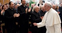 Stire din Actualitate : Papa Francisc le-a cerut preoţilor să ţină predici scurte: ”După 8 minute se pierde atenţia şi oamenii adorm”