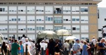 Stire din Actualitate : Papa Francisc a apărut pentru prima dată în public, după ce s-a operat