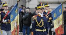 Stire din Eveniment : Paradă militară fastuoasă de Ziua Națională a României