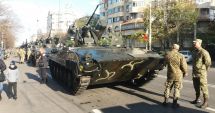 Stire din Eveniment : La mulți ani, România! Paradă militară pe bulevardul Alexandru Lăpușneanu / GALERIE FOTO