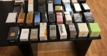 Zeci de parfumuri contrafăcute, vândute de un bărbat la Mangalia