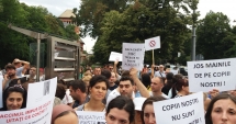 Stire din Sănătate : Părinții constănțeni ies în stradă! "Avem dreptul de a alege pentru copiii noștri"