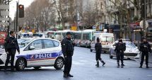 Stire din Actualitate : O femeie și fiica sa au căzut de la etajul al optulea al unei clădiri, omorând un trecător