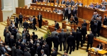 Stire din Politică-Administrație : SCENE OBSCENE ÎN PARLAMENT / Deputat suspendat șase luni din PSD