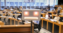 Stire din Economie : Parlamentul European își face griji  privind "civilizația roboților"