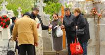 Stire din Social : Afacerea Paștele Blajinilor: îmbulzeală, speculanți și sufletele… adormiților