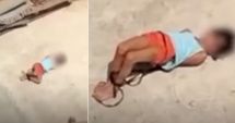 Stire din Eveniment : Pedeapsă inumană pentru o fetiţă: a fost legată de mamă şi lăsată în soare, la 45 de grade