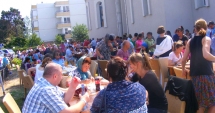 Stire din Cultură-Educație : Sute de pelerini au participat la hramul bisericii "Adormirea Maicii Domnului" Neptun
