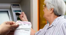 Stire din Social : Anunț important pentru pensionari. Pensiile intră mai devreme pe card luna aceasta