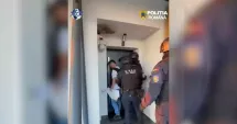 Stire din Eveniment : 1.000 de români au ieşit ilegal la pensie mai devreme. Ce au găsit anchetatorii în casele suspecților
