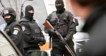 Stire din Eveniment : PERCHEZIȚII DE AMPLOARE. Escrocii care acționează prin metoda "Accidentul", luați pe sus de mascați