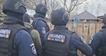 Stire din Eveniment : Casele băieților criminali, percheziționate de DIICOT. Ce caută polițiștii