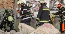 Stire din Eveniment : Un adolescent și un bărbat de 68 de ani au fost răniți după ce un perete s-a prăbușit peste ei