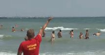 Stire din Eveniment : Pericol de înec la Eforie. Doi tineri salvați în ultimul moment din mare