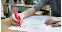 Stire din Actualitate : „Personajul avea un cap de păsărică”. Perle uluitoare descoperite la simularea Evaluării Naționale 2026