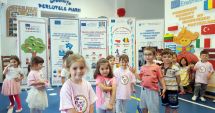 Stire din Social : Grădinița "Perluțele mării" organizează "Un fluviu  de cântece și dansuri"