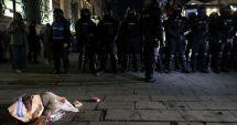 Stire din Eveniment : Peste 500 de persoane au fost legitimate în zona protestului. 13 jandarmi au fost răniţi