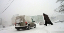 Stire din Eveniment : UPDATE. Iarna încă face ravagii, la Constanța. Adulți și copii, blocați cu mașinile în zăpadă