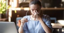 Stire din Sănătate : Petele care apar în jurul ochilor se pot transforma în tumori benigne
