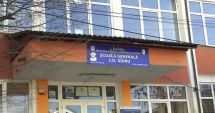 Stire din Eveniment : Caz șocant la școală. O profesoară de română i-a smuls genele false unei eleve