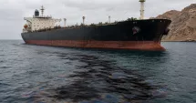 Stire din Actualitate : Petrolier din „flota din umbră” a Rusiei, suspectat că a provocat o scurgere de petrol într-o zonă protejată din Oman