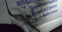 Stire din Eveniment : GALERIE FOTO / Ambulanță acroșată în trafic, la Constanța. Șoferul vitezoman a fugit