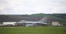 Stire din Eveniment : Încă un lot de trei avioane F-16 Fighting Falcon în dotarea Armatei Române