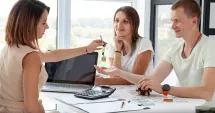 Stire din Actualitate : Cât costă un credit pentru casă și ce comisioane pot apărea