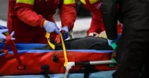 Stire din Eveniment : Bărbat de 53 de ani, în stare critică după ce a fost lovit de o mașină
