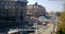 Stire din Eveniment : VIDEO ȘOCANT. Pietoni, la un pas de a fi spulberați pe trotuar, de o mașină scăpată de sub control