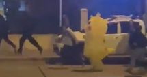 Stire din Actualitate : Imagini inedite la protestul din Istanbul. Pikachu, surprins alergând pe străzile din oraș