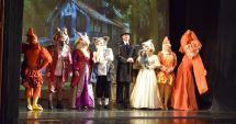 Lăudăroasa pisică doldora de bani se dă în spectacol pe scena Teatrului ”Căluțul de Mare”