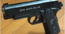 Stire din Eveniment : Un tânăr de 26 de ani a tras în doi copii cu un pistol cu bile de plastic, în plină stradă